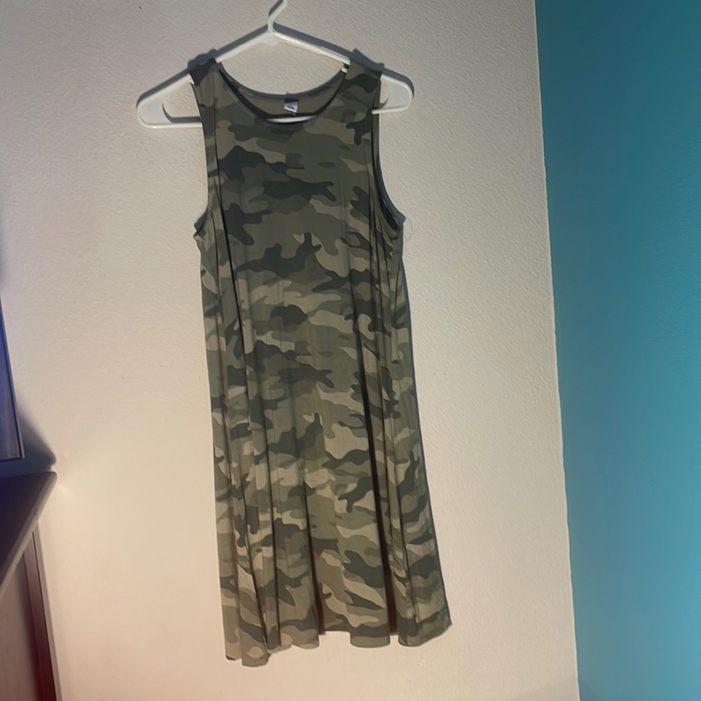 Im selling this camouflage print dress